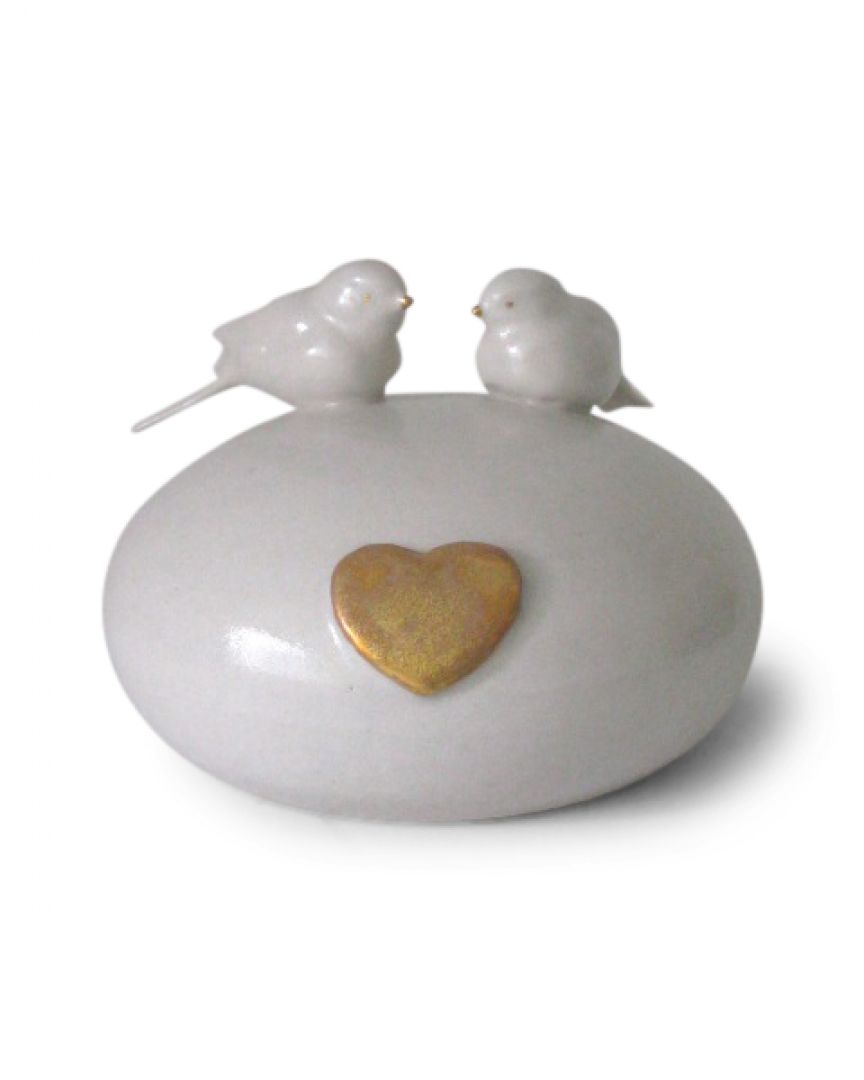 Keramiek baby urn met vogeltjes en gouden hartje KLU16-8-1