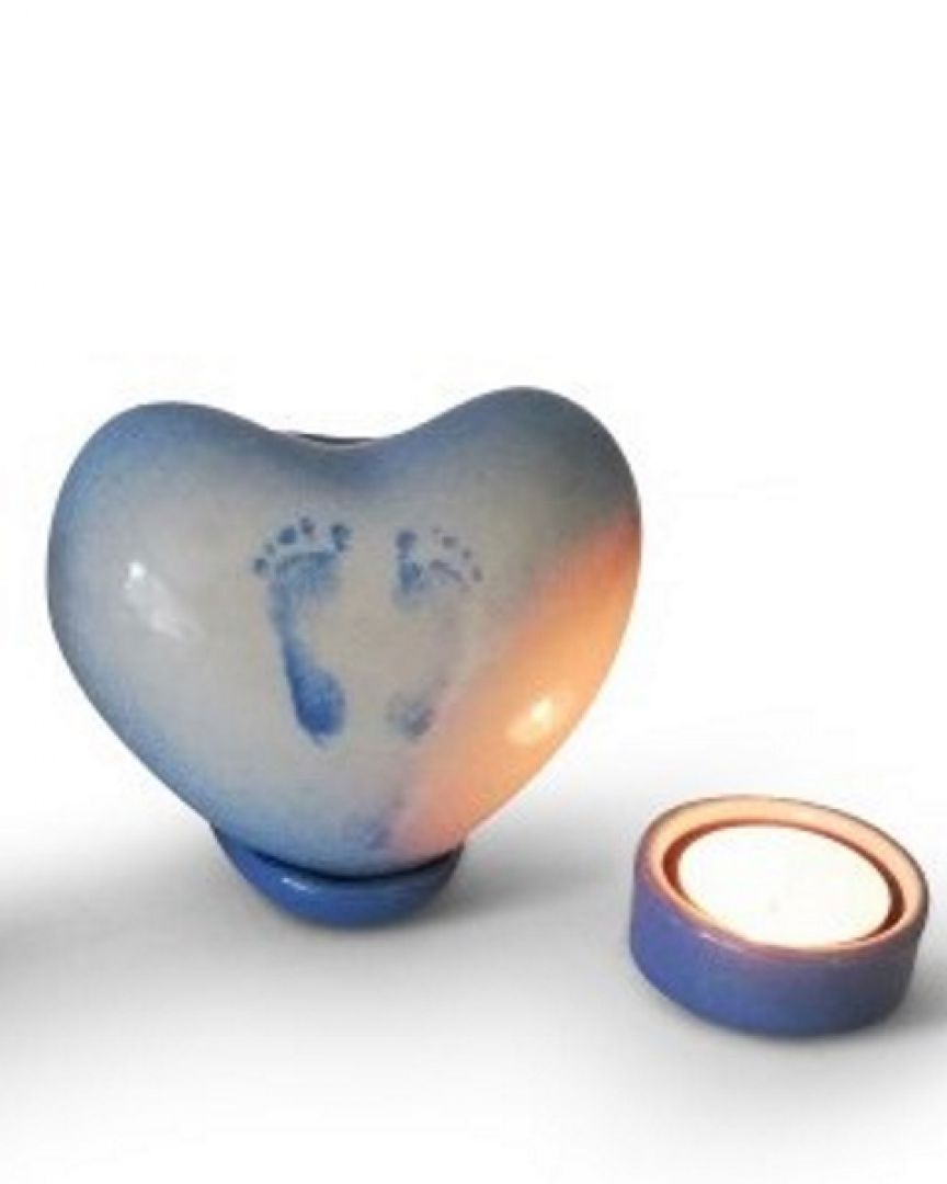 Keramiek baby urn hartje met voetafdrukjes (staand) KLU20-11-2+ST